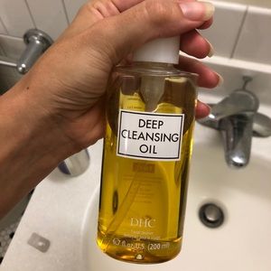 Deep cleansing oil